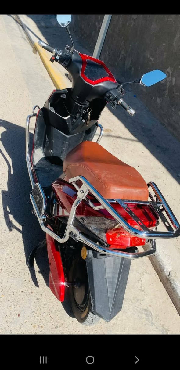 سلام عليكم
دراجة سكنس شحن للبيع 

تحتوي على 6بطارات من نوع كرافين 35أمبير 12فولت

تحتوي على دبل اشارة -- ونضام الرجوع للخلف R

ملف 1500w واط

ثلاث سرع سرع القصوى90 حقيقي 

درع حماية للدراجة -- مستخدمة شهرين فقط

 صفارة انذار من السرقة تشغيل عن بعد
العنوان بغداد الشعب 
السعر 800


**إذا كنت صاحب هذا الإعلان وتريد حذفه لأي سبب، رجاءا أرسل رسالة إلى الدعم الفني**