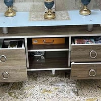 ميز بلازما • ميز طعام يتكبر • ٤ كراسي