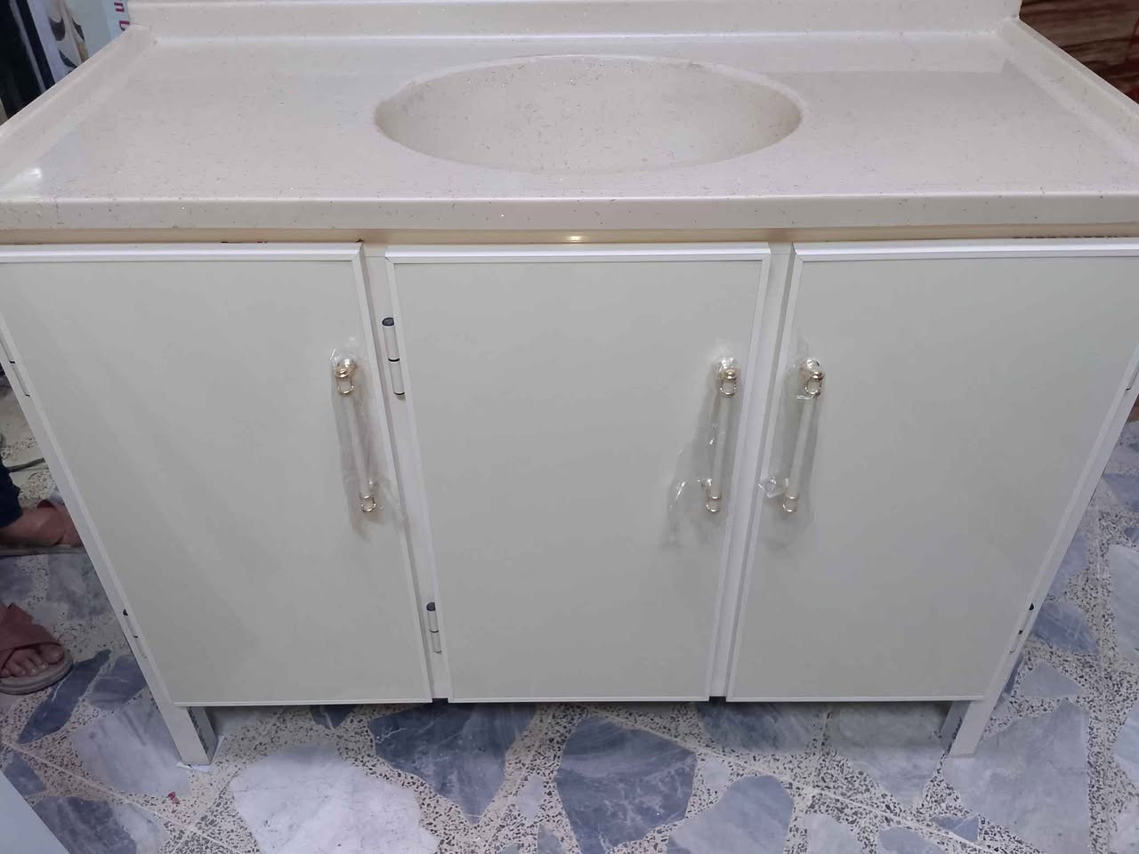 سنك متروعشرين مرمر جديد مقوى بجسور تحت الارضيه والرف توصيل موجود جميع مناطق البصره حجز وتساب *********** البصرة, العراق
