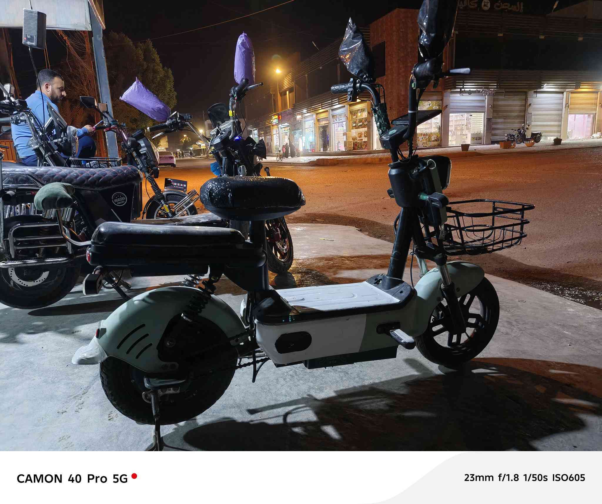 السلام عليكم 
دراجه شحن حجم 14
بطاريات تخم جديد على الفحص
السعر على الخاص
***********
