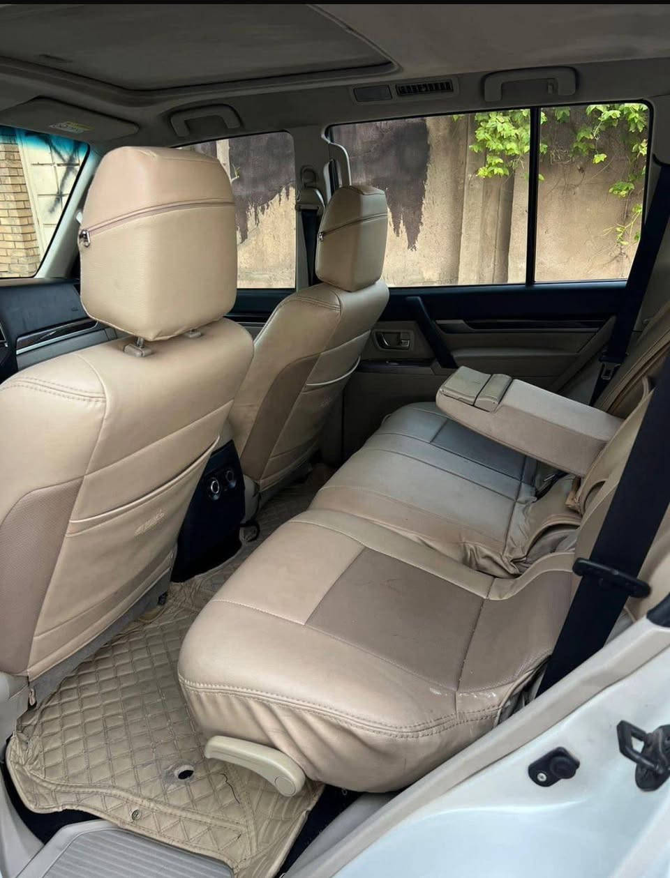 للبيع: ميتسوبيشي باجيرو 2013 (حبتور - مكفولة)
🔹 المواصفات:
موديل: ميتسوبيشي باجيرو 2013
محرك: 6 سلندر (3.5 أو 3.8 حسب الفئة)
قير: أوتوماتيك
دفع رباعي (4×4)
وارد حبتور (مواصفات خليجية)
🔹 المميزات: ✔ سيارة قوية ومناسبة للبر والطرق الوعرة
✔ مكينة اعتمادية ومعروفة
✔ دفع رباعي ممتاز
✔ واسعة ومريحة للعائلة (7 ركاب)
✔ مكفولة (رقم اربيل)

السيارة نظيفة
جاهزة للاستخدام
( / لون ابيض/ فتحة سقف / شاشة /  / تبريد)
📍 الموقع: (بغداد)
📞 للتواصل: (***********)واتس اب فقط موجود
