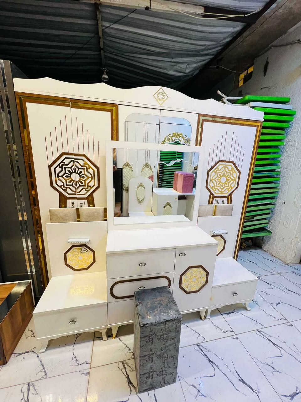 غرفة نوم مستعملة🇹🇷
 نضافة80 ٪💯
عدد القطع / 5
نضام / أبواب 💢 
500🔒 
شد ونقل داخل بغداد مجاني🚛
يوجود توصيل محافضات
هدية 🎁 طابورية اضافية


**إذا كنت صاحب هذا الإعلان وتريد حذفه لأي سبب، رجاءا أرسل رسالة إلى الدعم الفني**