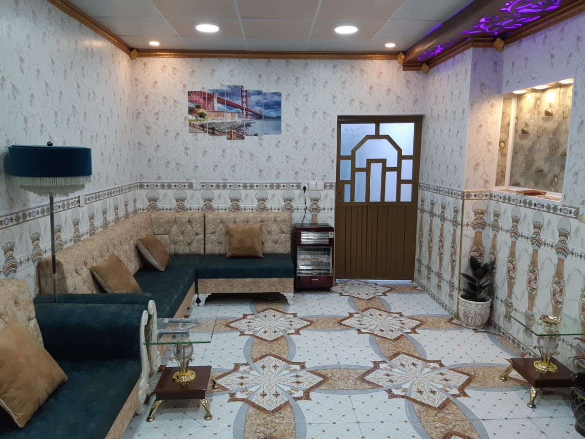 ألسلام عليكم ورحمة الله وبركاته
للأيجار مشتمل 🏠 في حي معمل الأدوية / قرب جامع الفرقان / شارع ماجد بحر 
يتكون من كراج سيارة وغرفة ضيوف وغرفتين ومطبخ وصحيات وموزع 
التفاصيل 👇🏻👇🏻👇🏻👇🏻👇🏻
كراج سيارة :  طول 7.5 - عرض 4
غرفة استقبال : طول 6 - عرض 4 
غرفة نوم 1️⃣ : طول 6 - عرض 4 ماعدا البالكونة 
غرفة نوم 2️⃣ : طول 4 - عرض 4 
مطبخ 👨‍🍳+ صحيات + موزع 
🔺ملاحظة : (( لدى فتح الصورة اسفل الصورة تفاصيلها ))  
للأستفسار ‼️ الأتصال على الأرقام التالية أتصال + واتساب 
 📞 (( *********** )) • 📞(( *********** )) 🔹
