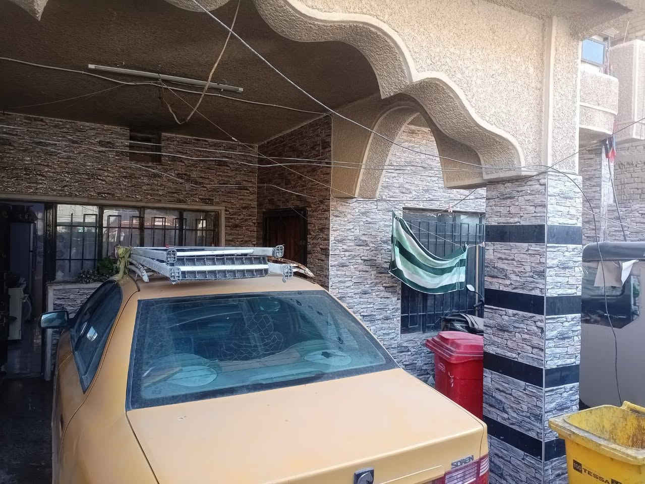 دار 200 متر طابقين مسلح قرب الكنيسه الأولى للبيع ستة غرف نوم وأربع حمامات غربي وشرقي هولين واستقبال كبيره وثلاث مطابخ وگراجين وثلاث مناور السعر 425 مليون وبيها مجال بسيط للشراي...الرجاء الرجاء لاتتصل اذا مو شراي فعلا ولاتعبني...نقالي بيه واتساب
***********
