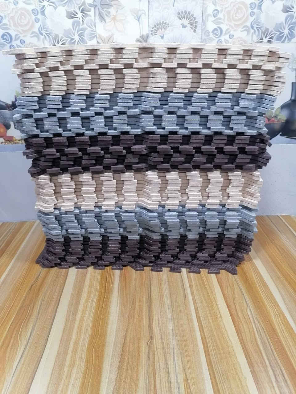 120 قطعه ب 50 الف 
أرضية متشابكة من الفوم. 
مصنوعة من مادة فوم EVA عالية الكثافة.  3 الوان 
تتميز بتصميم الألغاز المتشابكة لسهولة التركيب والإزالة.
توفر امتصاصاً للصدمات وعزلاً للضوضاء، مما يجعلها مناسبة للصالات الرياضية المنزلية ومناطق لعب الأطفال.
مقاومة للماء وسهلة التنظيف.


**إذا كنت صاحب هذا الإعلان وتريد حذفه لأي سبب، رجاءا أرسل رسالة إلى الدعم الفني**