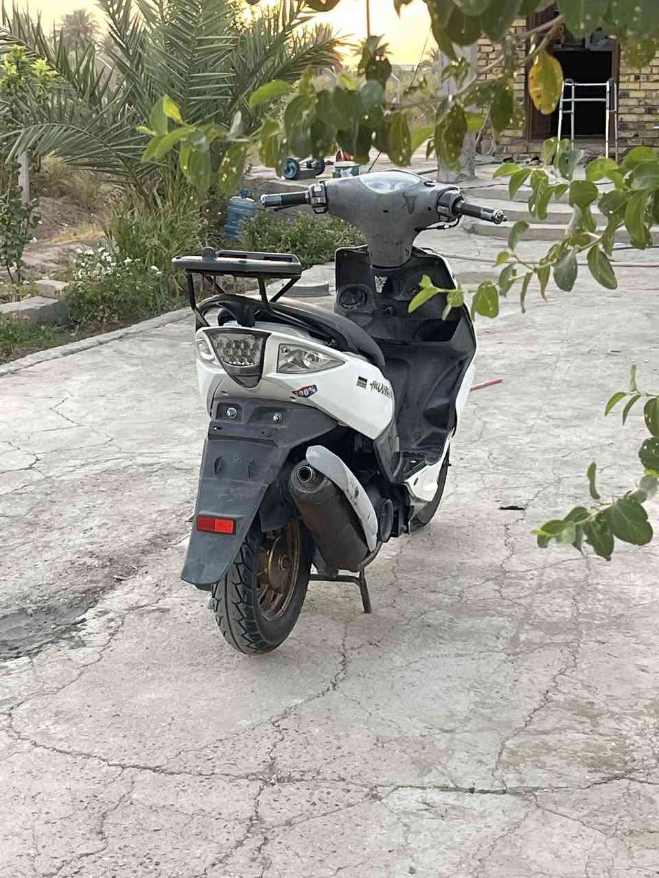 سلام عليكم
ماكس مظلع ياباني
دراجه جديده بمعنه الكلمه
مكينه مامفتوحة 49 بلادية
مكينه ناعمة
كفرات كله بلاد مختمات 
دراجه بعدهة جديده 
سعر 650 وبيهة مجال 
متوازي عل بيعتهة 
رقم ***********
مكان بابل ناحية النيل
