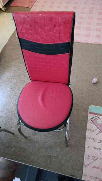 السلام عليكم
للبيع ميز طعام سلايت مع ٤ كراسي نظيف كلش للاستفسار الاتصال بالرقم ***********
