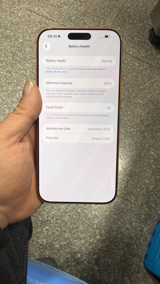 السلام عليكم ايفون 17 برو ماكس 256 مشحون 50 مره 
سعر مليونين و 50 الف 
ناصريه مركز 
***********
