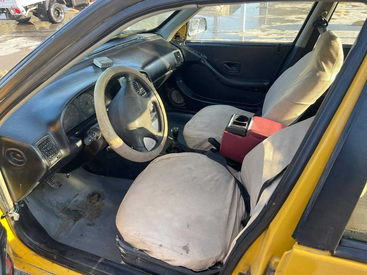 سلام عليكم بيجو 405 مديل ٩ ما مسجله هيئه  مكان محاويل سعر ١٧ وبيها مجال رقم الهاتف *********** ما متواجد عل فيس
