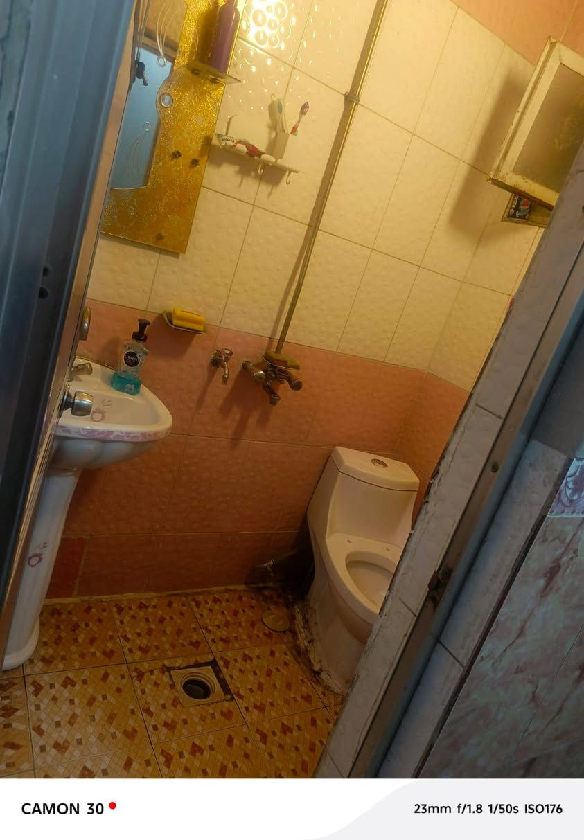 بسم الله الرحمن الرحيم
توكلنا على الله
السعر مناسب جداا
دار للبيع
مساحة ٦٠ متر واجهه ٤ 
يحتوي على مطبخ خدمات منور صاله ممر
الطابق الثاني يحتوي على غرفتين نوم
طابو صرف
بناء حديث
لموقع المشتل النفط

للاستفسار الاتصال على
***********
وتساب خاص
