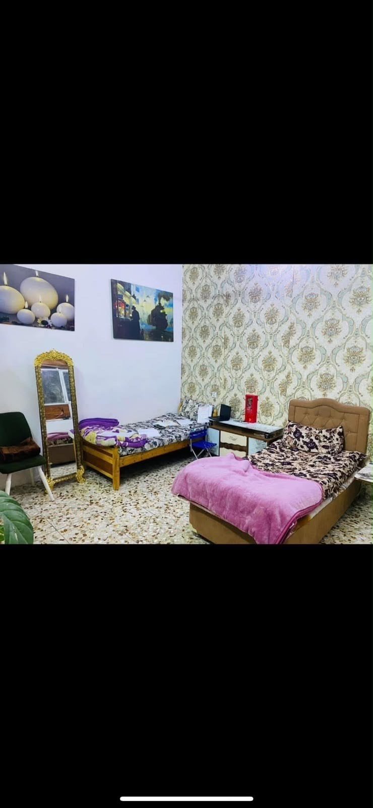 🏡 بيت للبيع - الدورة / حي الصحة

* المساحة: 192 م²

* واقع حال السند: 150 م²

* طابق ونصف

* طابو صرف زراعي (سند 25)

* الموقع: الدورة - حي الصحة

* شارع هادئ وجيران طيبين

* مقابل البيت تشجير (150م)وحديقة داخلية 



🔹 الطابق الأرضي:



* استقبال كبير

* مطبخ

* غرفتان

* ترك عدد 2

* حمامان (داخل البيت وخارجه)

* طرمة كبيرة جداً



🔹 الطابق الأول:



* غرفة كبيرة

* سويت مع حمام داخل الغرفة

* بيتونة

* سطح

* مخزن



✅ الماء متوفر 24 ساعة ولا ينقطع

✅ الكهرباء جيدة جداً

✅ مجاري نظامية

✅ شارع سبيس



📞 للاستفسار:

***********



(المالك مباشرة)