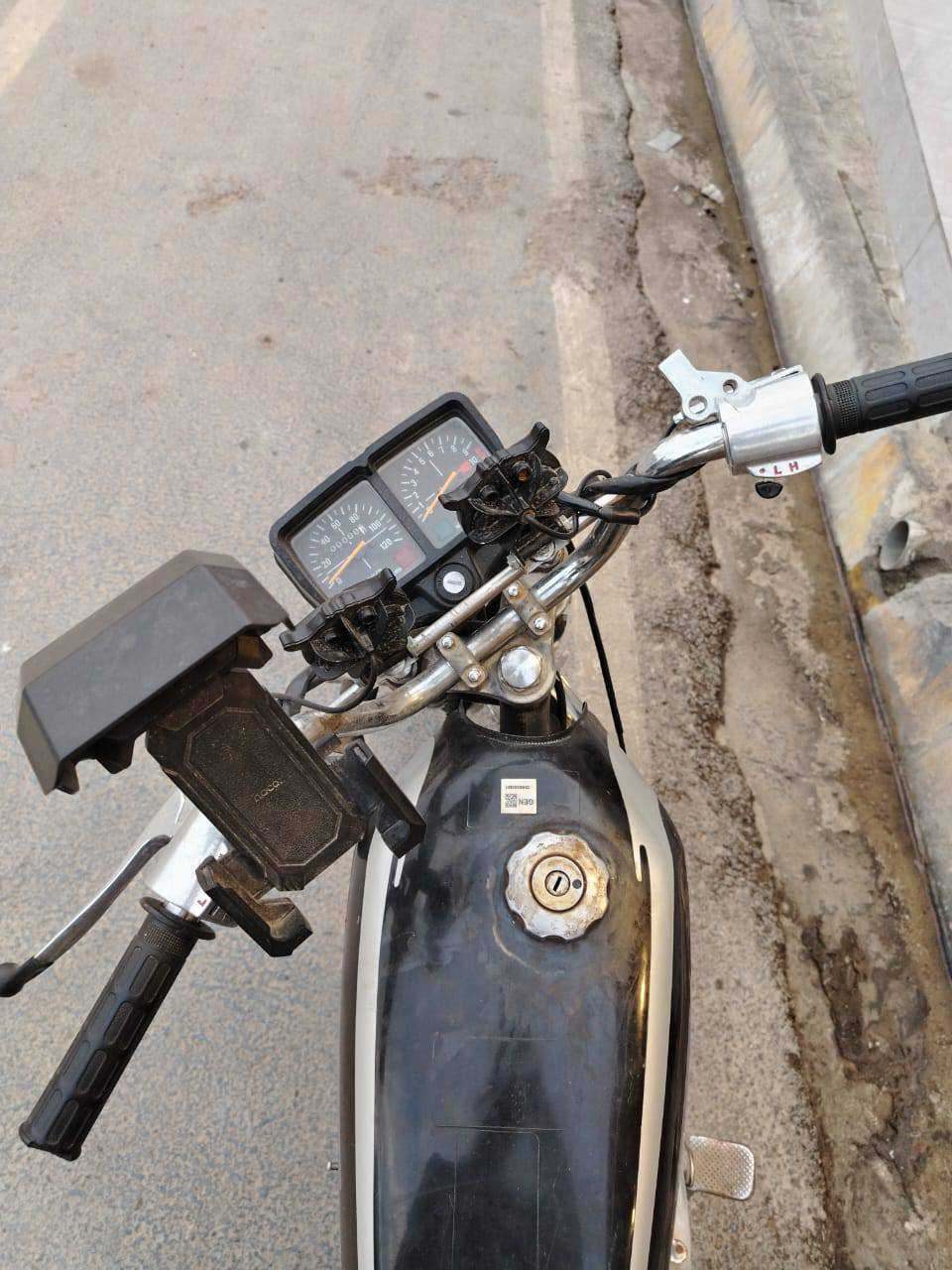 سلام عليكم 
دراجه ايراني أربعة گير نامي برو موديل 17 للبيع او المراوس مكينه مفتوح خير من الله لا صرف لا بخار فقط.الهندر خربان سعر 225 للاستفسار *********** 👍🫡
