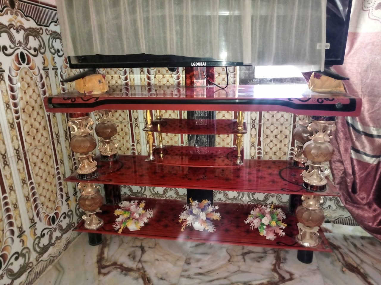 ميز بلازمه نظيف كلش
***********
الديوانيه طريق سيد محيل قرب مجمع الاميرات
