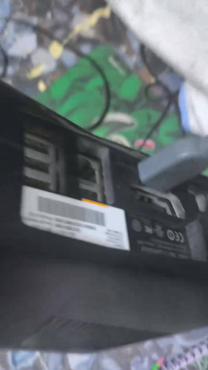السلام عليكم عندي Xbox 360 نضيف العاب قويه معه ثاني يده واحد شحن ثاني وايا اكو GTA V مهكر


**إذا كنت صاحب هذا الإعلان وتريد حذفه لأي سبب، رجاءا أرسل رسالة إلى الدعم الفني**