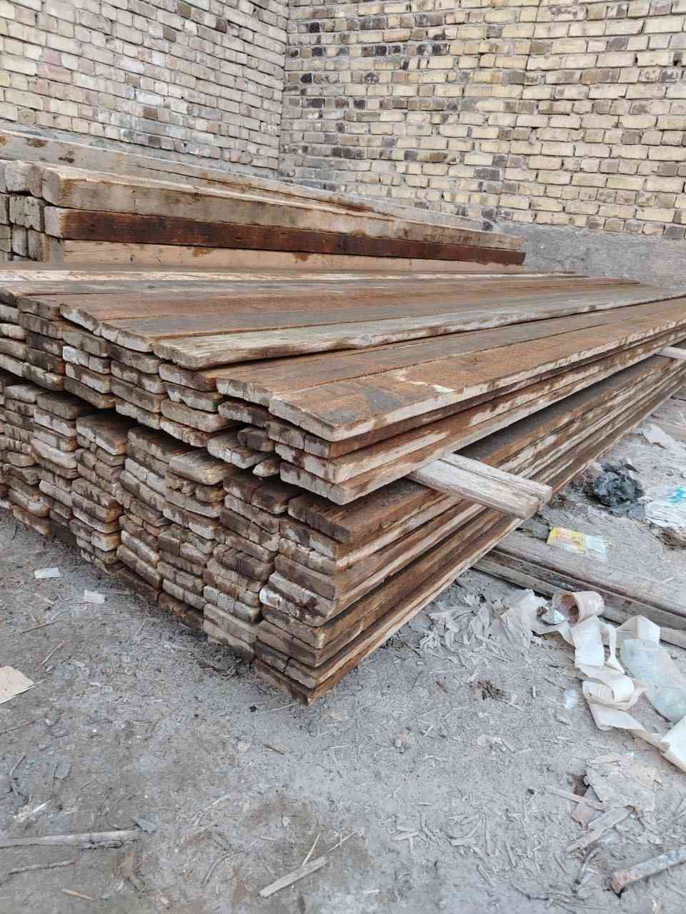 السلام عليكم خشب للبيع
لوح طول 4متر مكعبين
لوح طول 3متر مكعب ونص
سير 3 متر مكعب  (ابيع شلع) 
عنوان حله اتصال ***********
