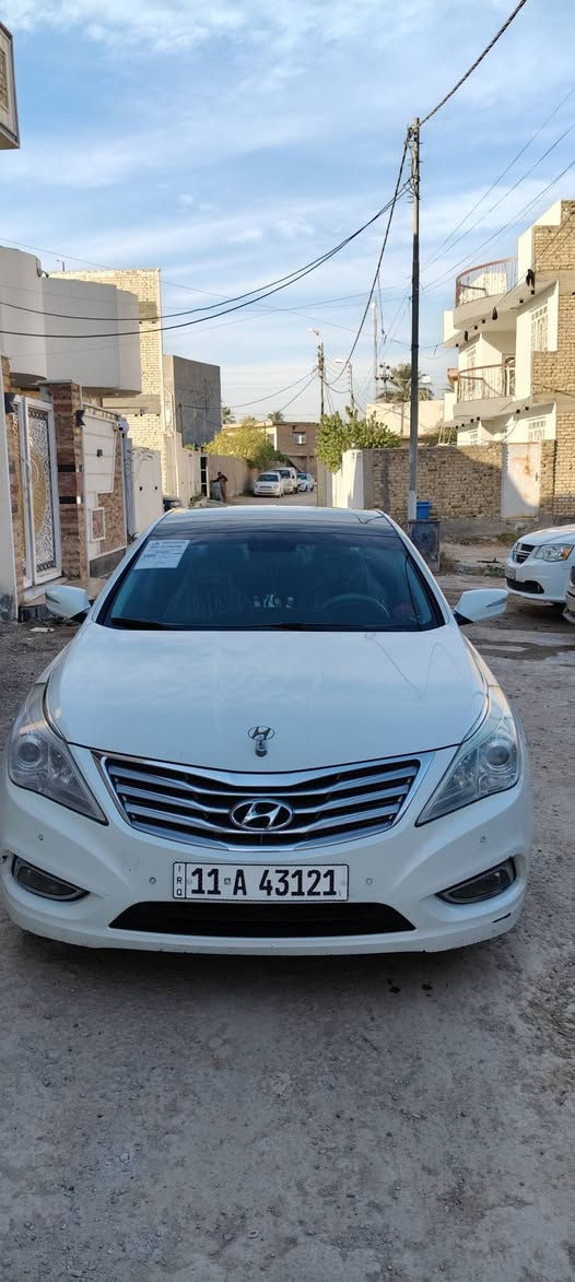 سلام عليكم
هيونداي ازيرا موديل 13 للبيع  ابيض
محرك 6سلندر 
فول مواصفات 
فتحه بانوراما 
بصمه 
كشنات كهربائية 
برده كهرباء 
تحكم ستيرن 
حساس امامي خلفي 
بيه هواي مواصفات ومعروفه الفول 
 ( مفتوح كازكيت) كير  كفاله 
تبريد ثلج
سياره ماشيه 130الف حقيقي 
السياره كفاله عامه علمن سياره بيه منضومه غاز 60لتر 
السعر 135 وبيه مجال بسيط حك جيه 
العنوان بابل مطاعم الجمجمه قرب المحكمه الجنايات 
للستفسار ***********
