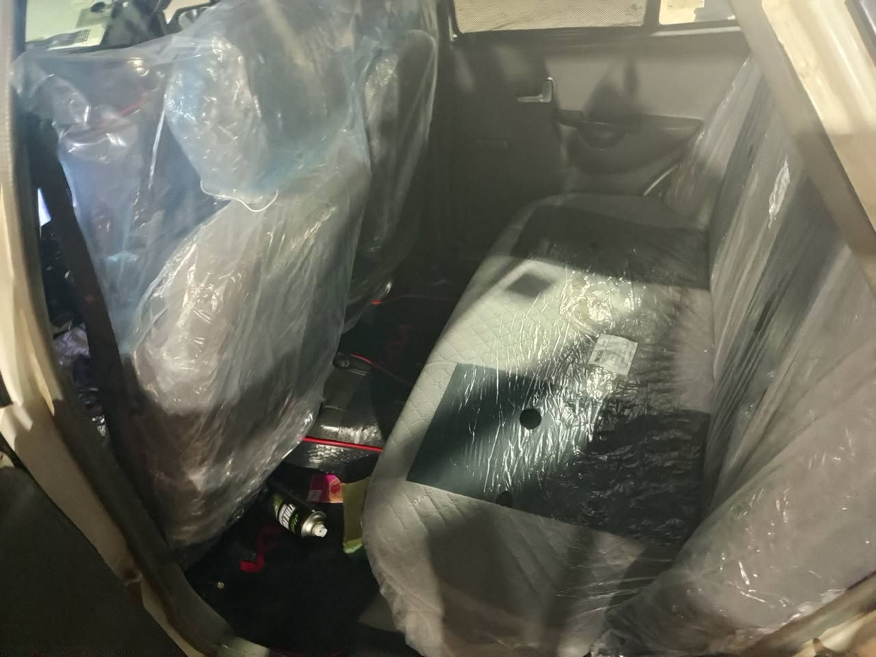 السلام وعليكم سايبه للبيع 2012
سياره جديده مال بيت والسياره مامتعوبه مكينه وكير بشرط 
كابون بانزين بيها سنويه 2030
شرط التحويل من الشرعي 

***********
صبغ قطعه وحده فقط
