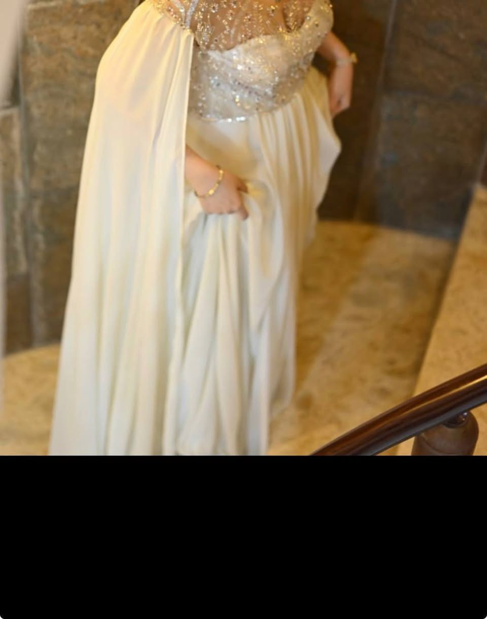 السلام عليكم حبيبتي
عندي هذا فستان عقدي وياه شال نفس التطريز
موديله يجنن ودبل كلوش لون اوف وايت يلبس ٣٦-٣٨
لابسته على كد العقد بس لان وياه فستان ثاني
اريده ب١٢٠ واليعجبها ان شاء الله ما نختلف عالسعر
التريده تدخلي خاص


**إذا كنت صاحب هذا الإعلان وتريد حذفه لأي سبب، رجاءا أرسل رسالة إلى الدعم الفني**