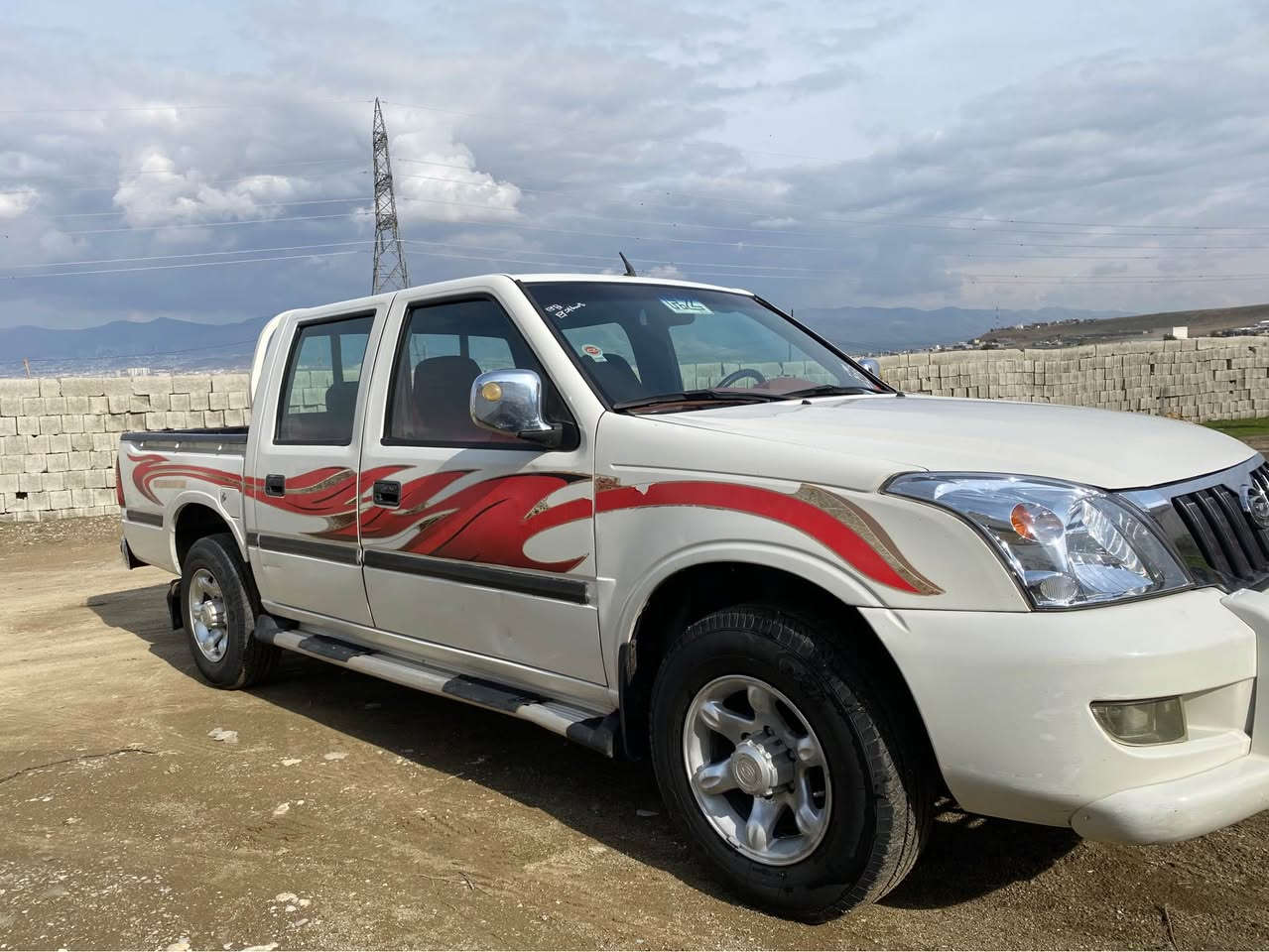 سەرەتا بەناوی خوا                               ژ.م ***********
گۆنا 2009 مەکینەی4y سەیارەکە بێ بۆیاخە زۆر پاک ماوەتەوە تەنها 74هەزاری حەقیقی ڕۆشتوە تەبریدو گەرمی مەزبوت کارەبای گشت گیانی ئیش ئەکات چوار تایەی لۆکی لەسەرە سەیارەکە  هەکەلی نمونەیە لەجوانی بێتەقەو ڕەقەیە گێڕو مەکینەو ئەکسلو تەحویلو غرامە بەشەرتی هەمو شتێ     نرخ 65$. شوین سلمانی
(ت.ب):سەیارەکە ساڵێکە سەنەوی بەسەر چووە. السليمانية, العراق
