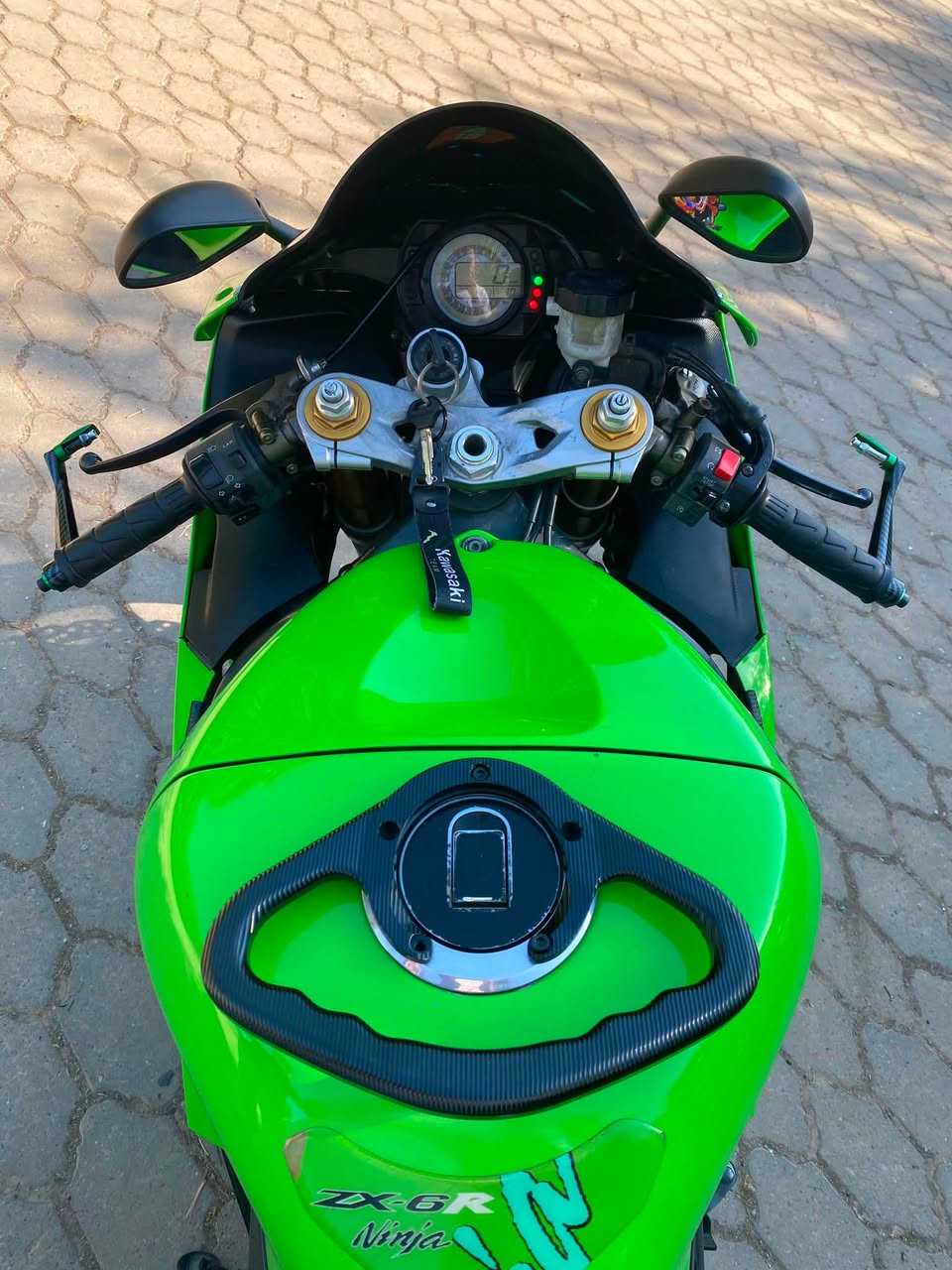 ﷽

‎‏ 🏍️ KAWASAKI NINJA ZX-6R 2006 للبيع
البجم العريض تجي 8 نوزلات مو 4
الدراجة وارد يابان نظيفة جداً و مكفولة 
محرك ما مفتوح شرط 🔒
الدراجة نشطة كلش بطناش 1.2.3 💨
مابيها اي نقص و الدراجة مسويلها ادامة نوزلات و بلكات و مجاول و فلتر و باتري و فيتبم كله جديد 🆕 
(يعني انسى شي اسمه عطل)
و بيها كم شغلة رياضية و ترتيبات 👌🏼
التزويد و الاضافات :
تهبيطة امامية 
كرون كاربون فايبر
قبضة للراكب الخلفي
جامة مضللة ⚫️
دبل مروحة للراديتر 
هدرز و صالنصة ماركة scorpion نسخة التيتانيوم صوتها طرب 🎼 
قاعدة رقم رياضية 
دهن جديد 🆕 
تايرات ميشيلن MICHELIN 🛞
الدراجة كاملة مكملة و كلشي مكفول و شغال 💯
السعر 30$ و بي مجال قليل
مكاني كركوك 📍
للاستفسار *********** 📲
الكلمة الطيبة صدقة 🤍
و تحياتي للجميع ♥️
