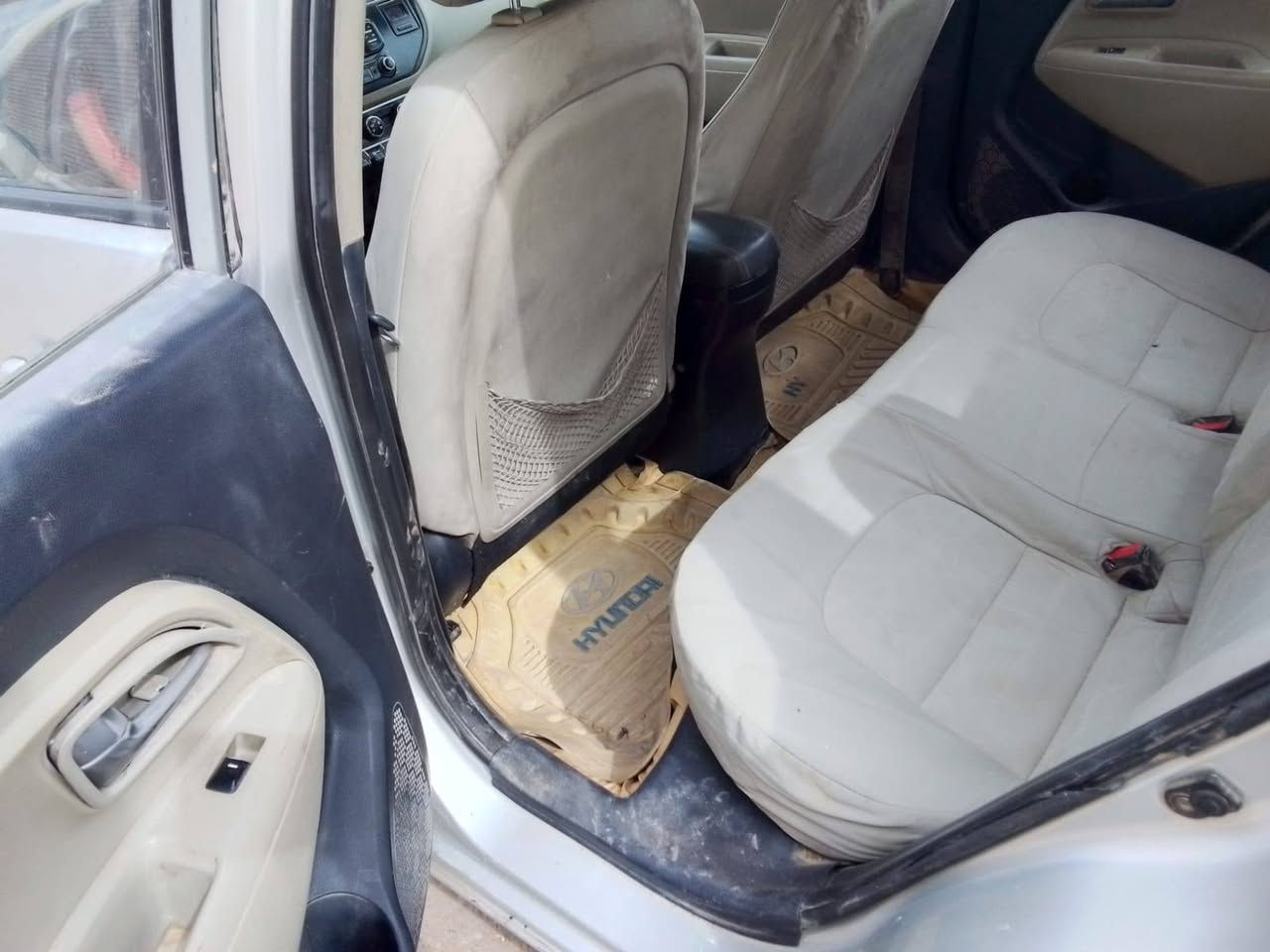 كيا ريو ٢٠١٥ نجف خليجي ١٦٠٠مابيه صبغ بيه جراد وتصليح قليل بالدوس ودحجات يعني مكانات البارد السعر ٧٥ مكان نجف يعني يرادله صبغ اتصال *********** النجف, العراق
