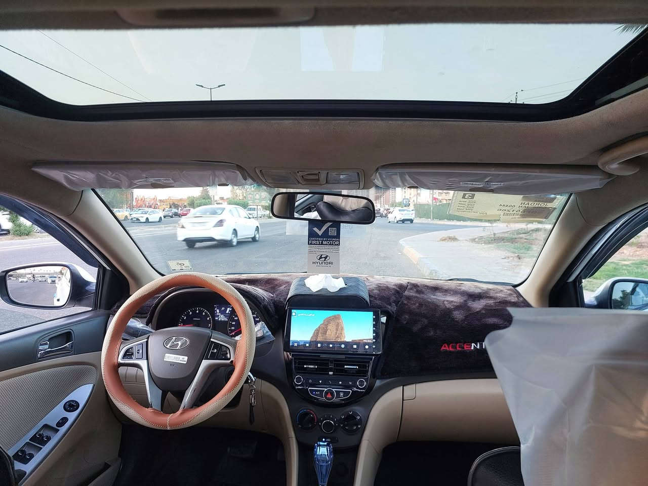 اكسنت 2015 خليجيه... 
فوووول موصفات... 
السياره بيه صبغ بل البنيد اثر تكشير 
وجاملغ ايسر من اخذتها بوكتها الامامي... 
السياره محرك 1600 كير كفاله... 
تبريد تدفئه كله تمام.. 
فتحه سلايد... 
شاشه اندر ويد الحديث.. 
كامره خلفيه... تحكمات دركه.. 
ويل كب.. 
السياره جاهزه للاخير مكاني بغداد الكرخ شهداء البياع.. 
موصفات بلو..
ماشيه 87.. 
السعر ب.. 97 شرط احلى من الصور 
وعلى ايدي كلش محافظ عليه بل العافيه عل الياخدها.. باسمي رقم بغداد باسمي تحويل ثاني يوم.. 
.. ***********..
