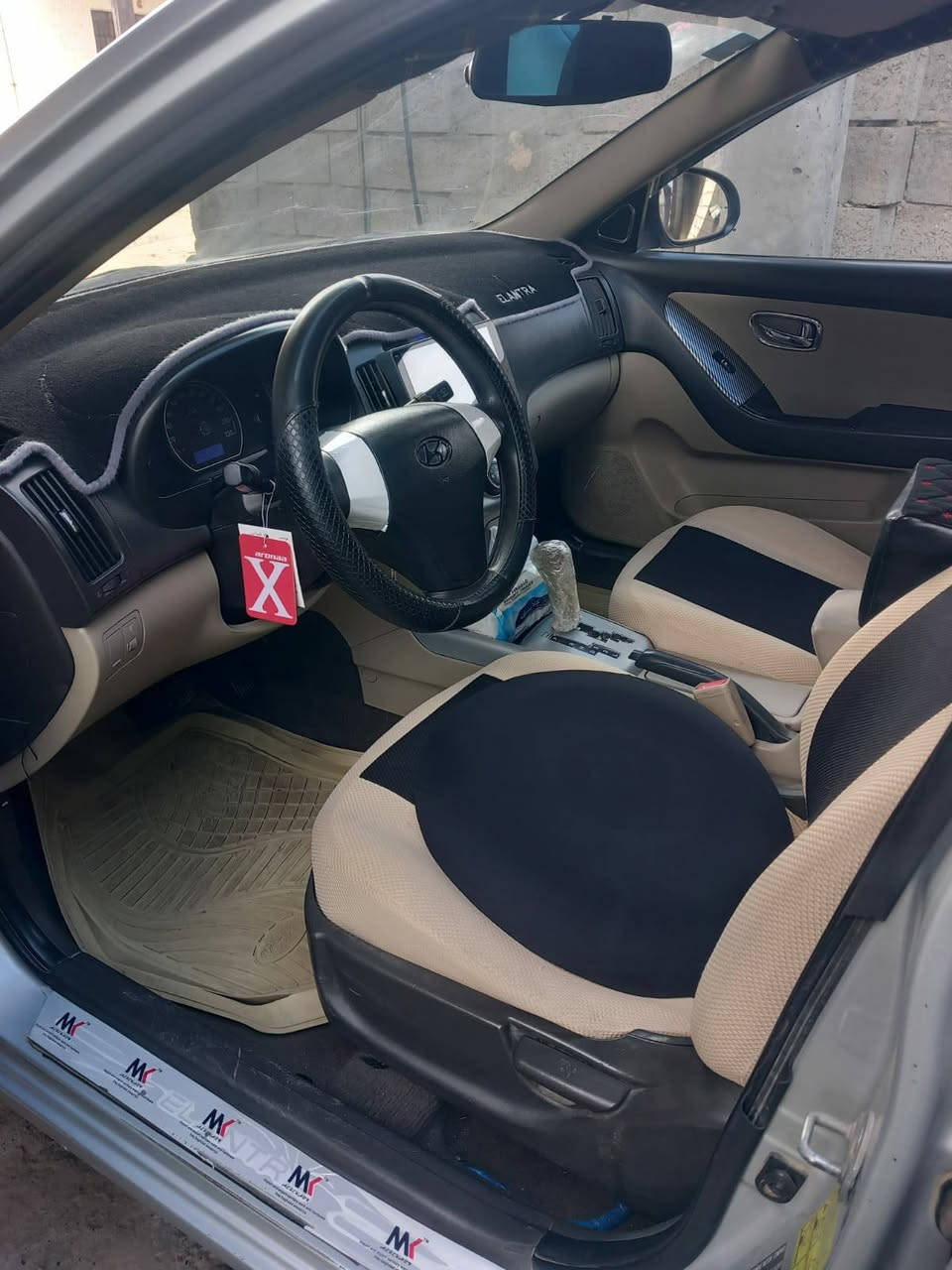 السلام عليكم
هونداي النترا موديل٢٠١١ رقم انبار الماني الجديد السياره مثل متشوفون كدامكم السيارة نظيفه وبدون أي ضربه وسونار موجود بيها فقط بارد بسيط السيارة جاهزة من كلشي مابيها أي نقص 

تخم تاير جديد
كير ومحرك شرط الفحص
تحويل مباشر ثاني يوم 

العنوان جزيرة الرمادي البوذياب قرب المحطة ألاولى
رقم الهاتف ***********
