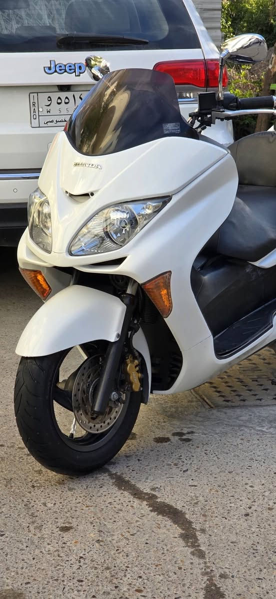 سلام عليكم شباب 👋🏻
بسم الله ماشاء الله رمضان كريم عليكم 
فورزه( 0.8 ) abs /للبيع لون ابيض دراجه 6كير 3تحويلات 
كير ومكينه كفاله دراجه تخبل ونصبتها بعد احلا 
دبل بصمه تجي بيها بصمات اثنين 🈲️
بيها سكيورتي(جهاز إنذار ) و Abs (مانع انزلاق) 
هيرترات(تدفئه بل يدات ) استان نيكل دبلات نيكل  خلفيه نوعيه 
 ياباني(Kitaco )جايه مناك مزوده 
صالصنه رياضي صوت كلش حلو نوعيه (yoshimure) 
رايدها (1300) يعني مليون و٣٠٠ / وبيها مجال جدا بسيط 
مكان الدرجه بغداد الكريعات سبع ابكار او قرب جامع النداء 
متواجد ع خاص وهذا رقم تلفوني *********** ✨️👋🏻
