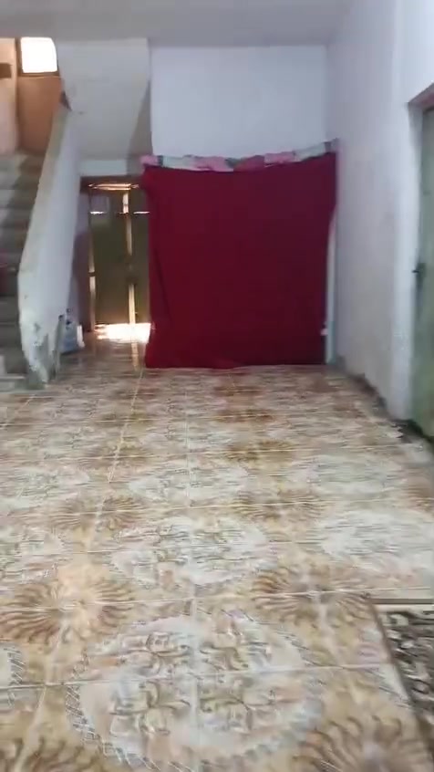 السلام عليكم
بيت للبيع مساحه 300متر 
3غرف نوم استقبال صحيات خارجيه هول داخلي ومطبخ وطرمه طابق واحد العنوان الشطره-الشعله قرب جسر حجي خيون قرب صالون الجوهره 

للتواصل←***********
***********
