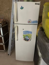 ثلاجه ١٢ قدم • موتور فيه مشكلة • نجف