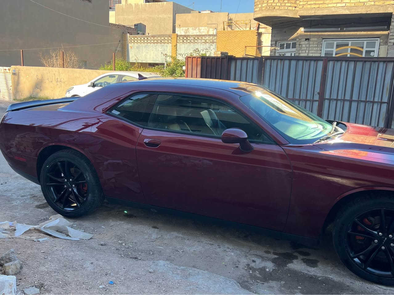 السلام عليكم.. دوج جالنجر موديل٢٠١٨ موضحة امامكم بالصور الدعامية يحتاجلها ترتيب 
بيها ٣  قطع(بدون بجم) موضح بالسونار
السيارة ماشية ١١٢ الف ميل بيها منظومة غاز ايطالي بالكامل الخزان١٠٠ لتر .. الكير والمحرك والتبريد مكفول  
السيارة باسمي رقم اربيل تحويل فقط ماسوي وكاله ابد
مواصفات السيارة معروفة ما احب اكتب قائمه مال مواصفات روح دور باليوتيوب sxt plus😂
مكان السيارة بغداد حي جميلة شارع خير الله
السعر ١٦٢ ورقة .متوفر واتساب وماسنجر
0 7 7 0 5 3 1 2 5 7 6 بغداد, العراق
