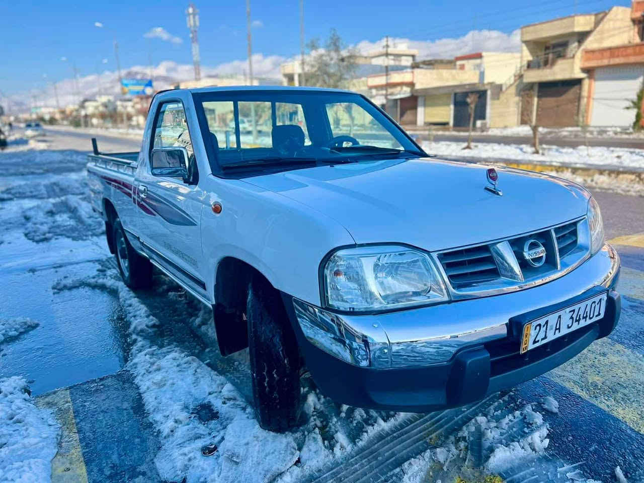 بابەت نیسان تاک قەمەرە مۆدێل 2008
سەیارەکە بێ بۆیاخە هەموو گیانی بەشرتە  سەنەوی نوێیە 
گێڕوو مەکینەی بێ کێشەیە  سەیارەکە یەک دینار مەسروفی نیە    نرخەکەی 118 گەڵاوو مەجال 
ژم. *********** رانية, السليمانية
