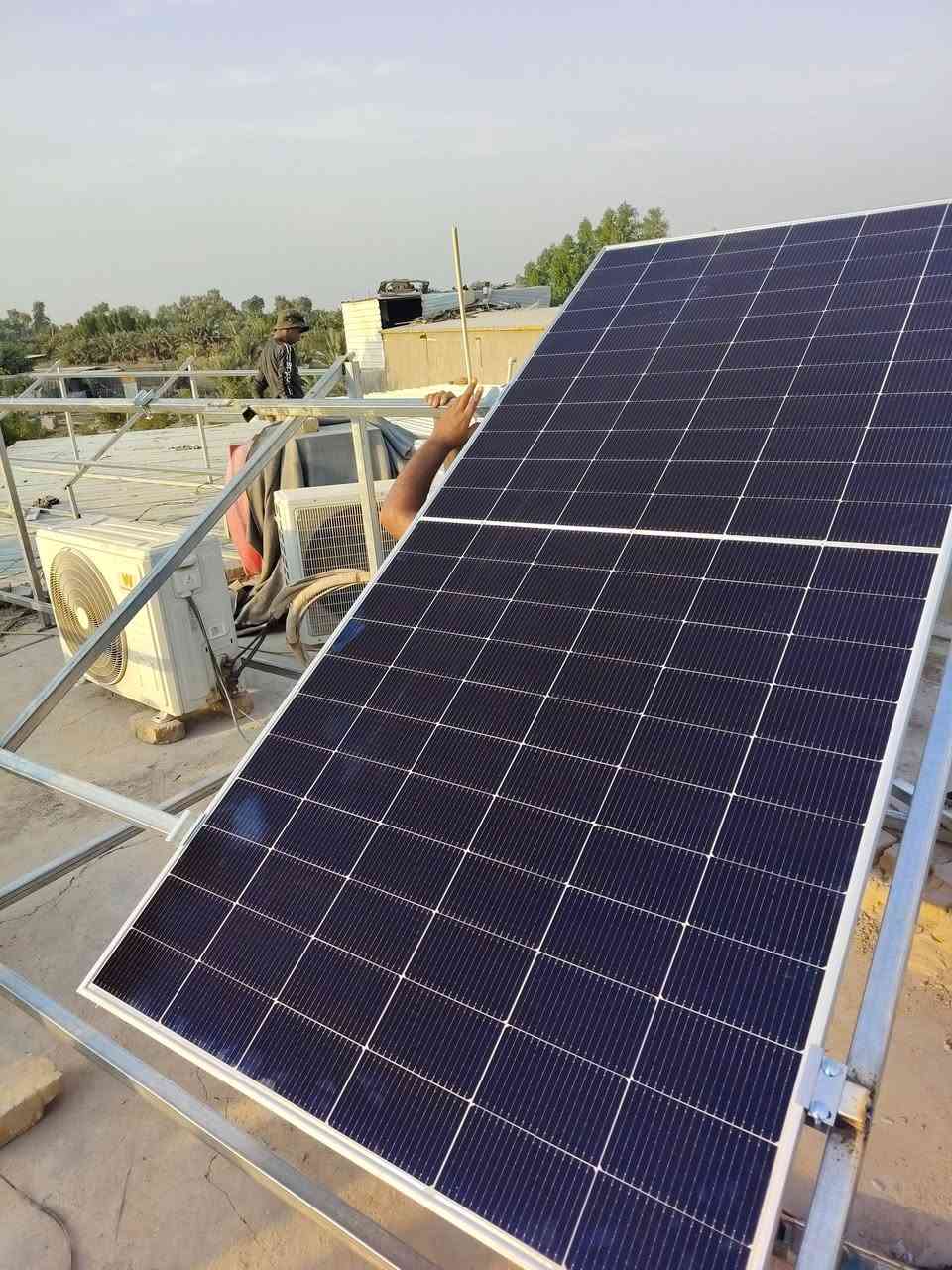 وسط الانقطاع المستمر للتيار الكهربائي⚡⚡
 في الموسم الشتوي🥶🌧 وارتفاع الأسعار💵
 ما زلنا ملتزمون بتوفير المنضومات بانسب الأسعار ⚖️
مع الاخذ بعين الاعتبار الجودة🥇 والضمان 🏅
موقع آخر في محافظه الديوانيه يودع الانقطاع المستمر للتيار الكهربائي حيث تم تجهيز الموقع ب منضومه20A نهاري وليلي 
بالاعتماد على 
1- انفيرتر 6kw شيساج ip65 ضمان 10سنه 
2-بطاريه 10kw svolt عدد 2 ضمان5 سنه 
3-الواح 620w لونجي ضمان 15 سنه 

للحجز و الاستفسار تواصل واتساب
قسم المبيعات/***********
قسم الصيانه/***********
