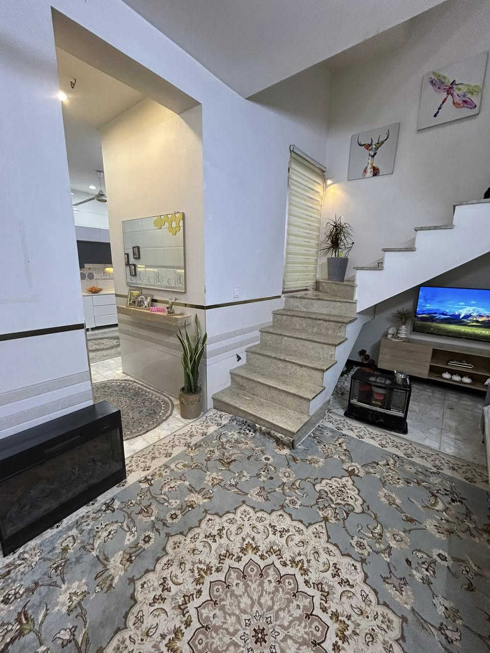 سلام عليكم
بيت للبيع 
البلديات الضباط 
مساحة ٨١ متر 
يحتوي ع ٣ غرف نوم طابق ثاني 
و٣ حمامات ثنين فوك واحد جوه 
بيت بناء جديد ٢٠٢١ 
للاستفسار ***********
