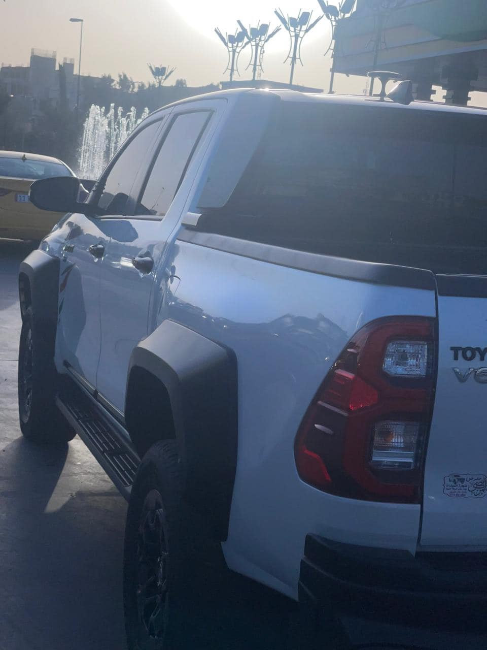 فور ويل هيلوكس 2024 ماشيه 30 
سياره بيها بارد جاملغ امامي يمنا سونر موجود سعرها 420 وبيها مجال بسيط اتصل وتدلل ***********  مكانها بغداد
