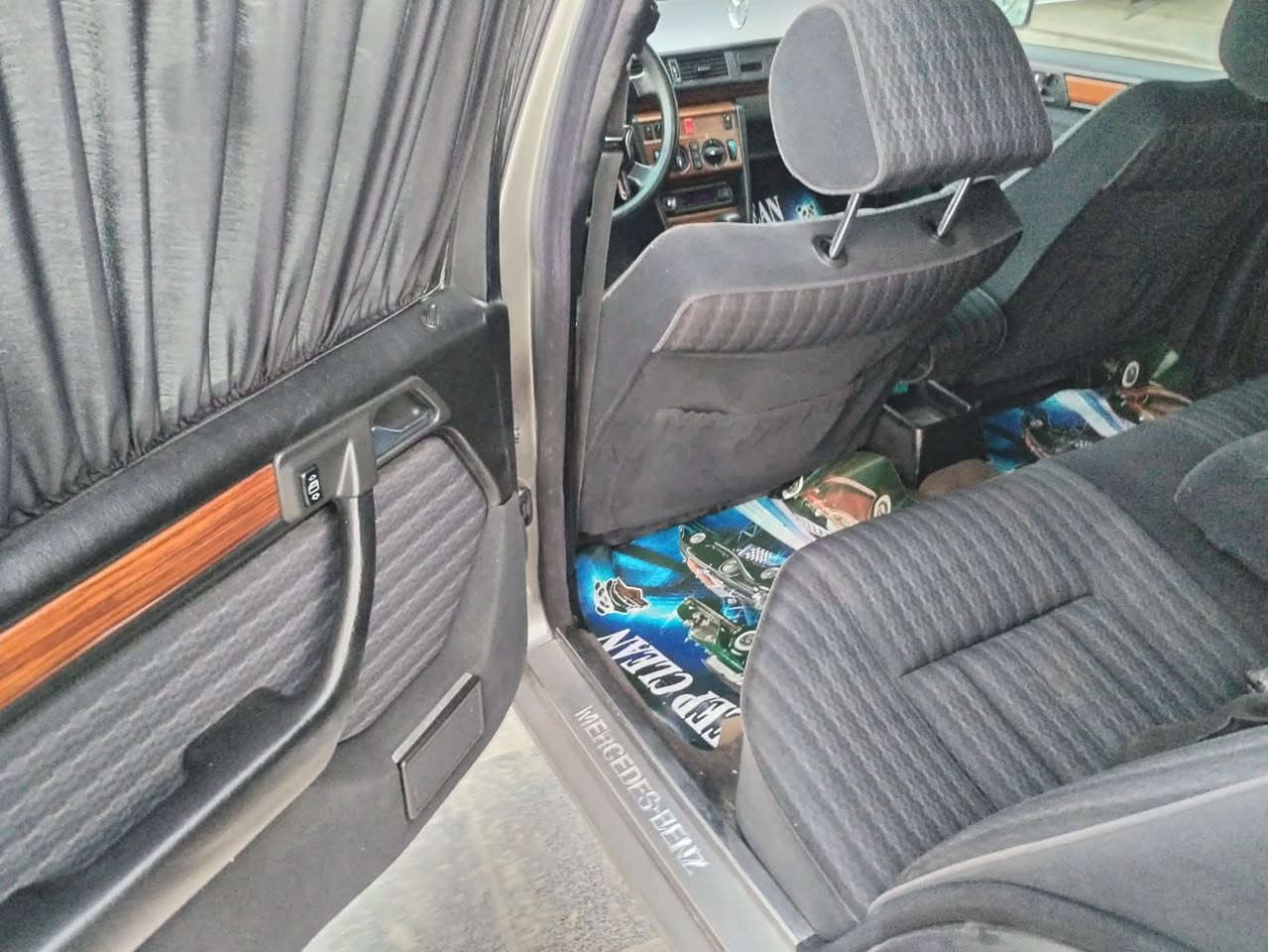 سياره مارسدس دب  موديل 1992مكفوله حلوه وجديده بلاديه كير ومحرك بلادي سته سنلدر مكفولات  حداديه جديده تخم تاير جديد دواخل بل كارتون تبريد خير من الله فتحه بلاديه كشنات كهرباء جام كهرباء سياره استخدام شخصي حلوه ونضيفه رقم بغداد مشروع وطني  
السعر 90 وبيه مجال للشراي مكان السياره ذي قار
اتصال واستفسار ***********
