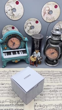 تظهر في الصورة ساعة Citizen Super Titanium Chronograph، وهي واحدة من أ...