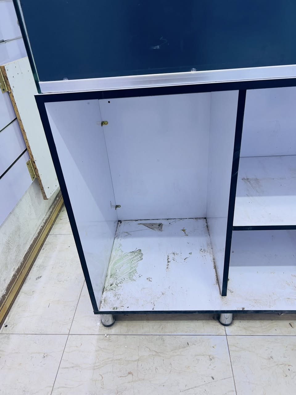 سلام عليكم
معرض موبايلات للبيع 
لوحات رفوف 
واتساب - ***********
