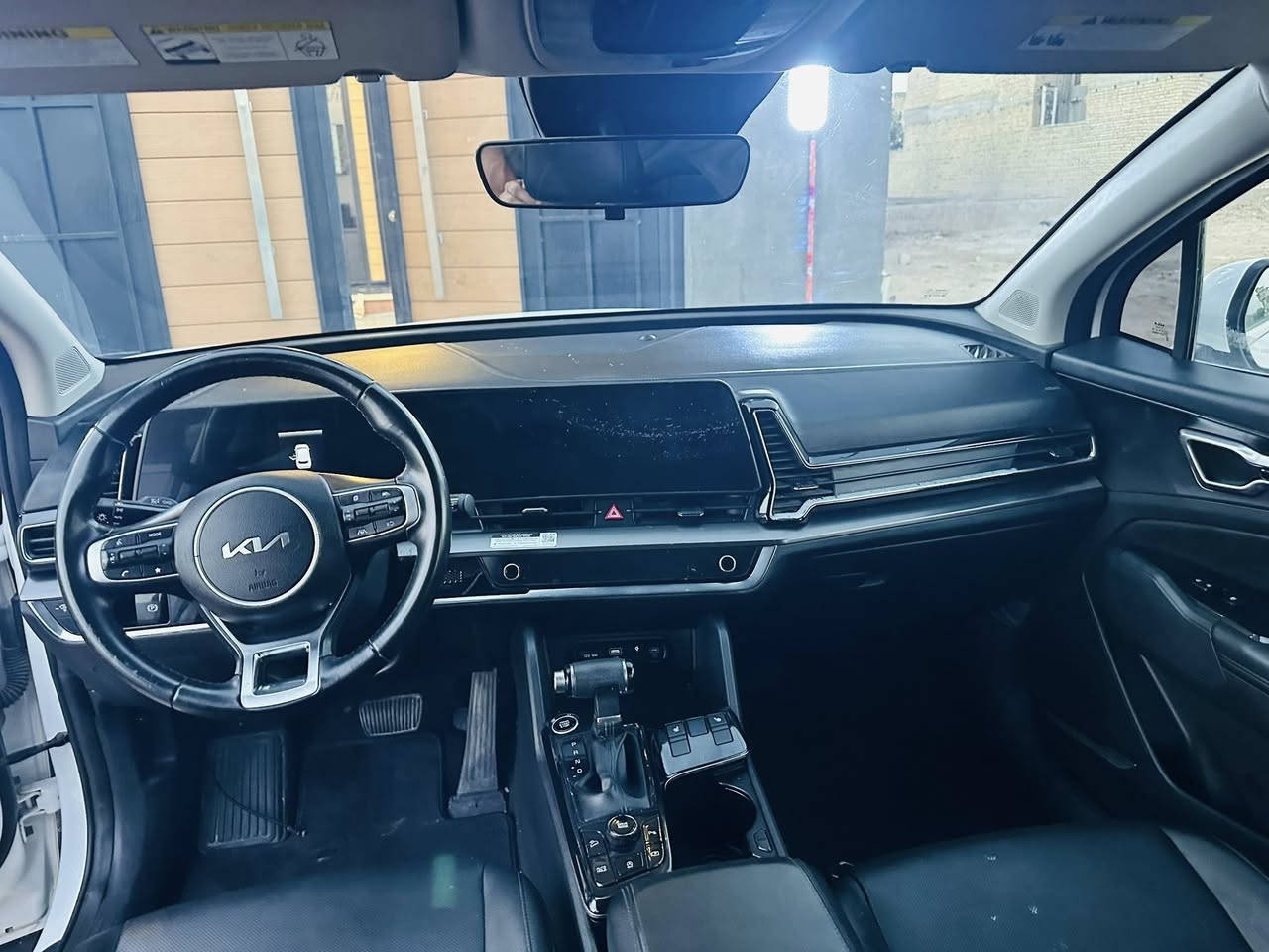 السلام عليكم 
للبيع سبورتج٢٠٢٣
توقف ذاتي
شاحن وايرليس
بيضاء الون 
حجم لارج الاكبر
قطعتين تبريد
بصمه 
جلد
حساس امامي خلفي
كشنات تدفئه
شاشه كاربلي متصل
هاند بريك كهربائي
كشتات تدفىه 
ضرر بنيد جملاغات 
ماشيه ١٠ الف 
بعده بدون رقم 
***********
