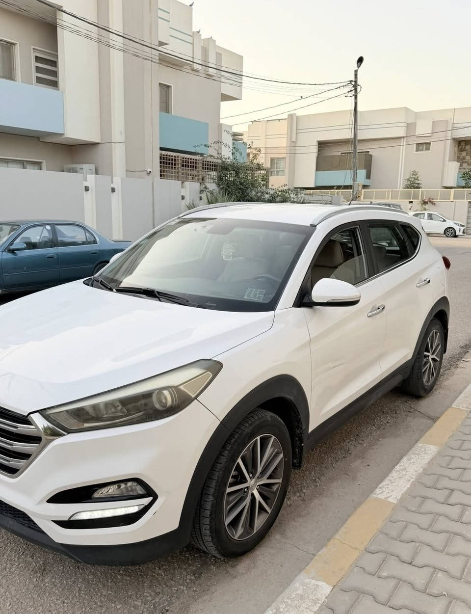 السلام عليكم توكسان خليجي موديل 2018  خليجي. رقم نجف مكينه 2000  ماشيه 167الف مكفوله السياره  بيه بارد بالباب وبارد بالجنطه مواصفات السياره مري شفط دبل لد امامي تبريد خلفي حساسات كاميرا  تحكمات ستيرن السعر ١٧٣ وبيه مجال بسيط 
مكان السياره النجف للاتصال ***********
