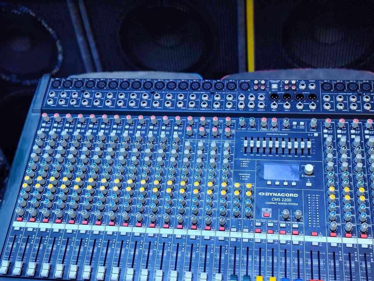 مكسر داينكورد 2200 اخرس مكفول من التصليح سعر خاص ***********
