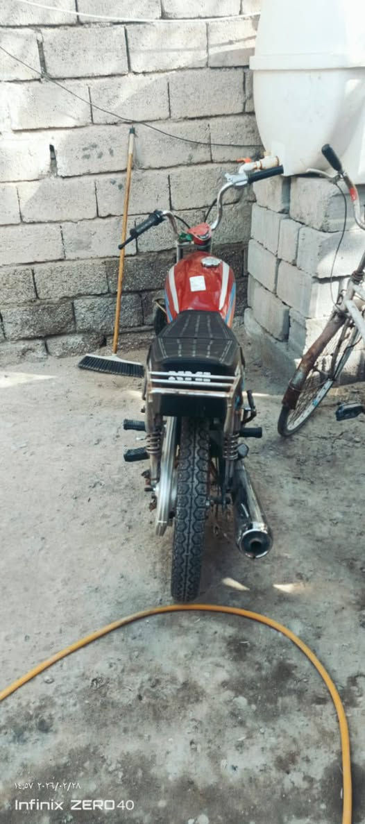 إيراني للبيع نضيفه ما ناقصهه شي كابريته جديده + القديمه الأصلية هم بيهه شي دراجه نص هندر تشتغل. 
مكاني أبو الخصيب سعرها 350 
*********** واتساب .
