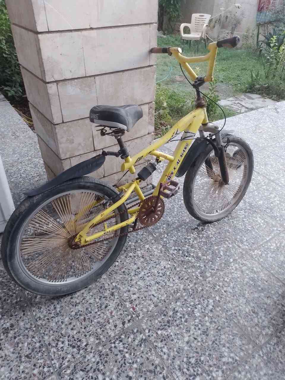 سلام عليكم بايسكل BMX اصفر حجم ٢٤ للبيع  نضيف بس نفخ دايرات بريك خلفي السعر ٧٥ وبي مجال

مكاني بغداد السيديه 
واتساب  *********** او خاص
