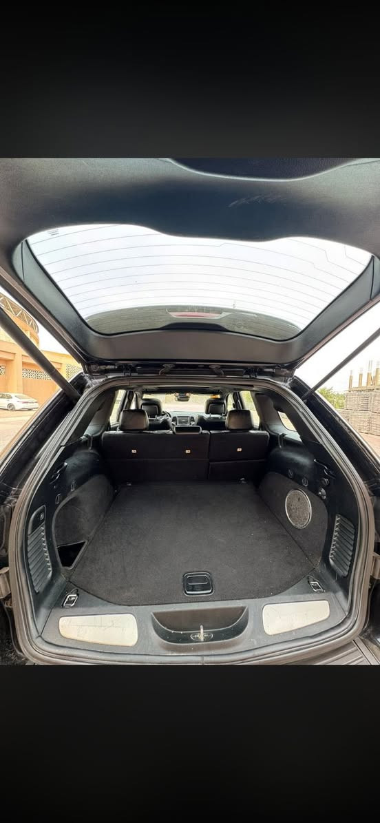 السلام عليكم ورحمة الله وبركاته 
جيب اوفر لاند  2018
فول مواصفات 6 سلندر
٣ قطع صبغ وجاملغ خلفي بارد  
محرك كير مكفولات  
سيارة حيل نظيفة كلشي عل بلاد جديد 
سنوية هزة كلشي جديد
باسمي السنوية بشرط تحويل وغرامـة
سيارة مابيـها دينار مصرف كامل من كل نواحي
فول فول مواصفات شاشة كبيرة لمس كاميرا 
حاسة رادارات كشن جلد كشن كاراباي بصمة 
 تشغيل عن بعد تحكمات ستيرن بلتوس اوكس
 كار بلي أوتو ستوب للتحذيرات تبيرد مركزي
 تحديد سرعة محرك 6 سلندر بنوراما 
السعر ٢١٠ 
صور الحادث بلمنشور 

للأستفسار  ***********
