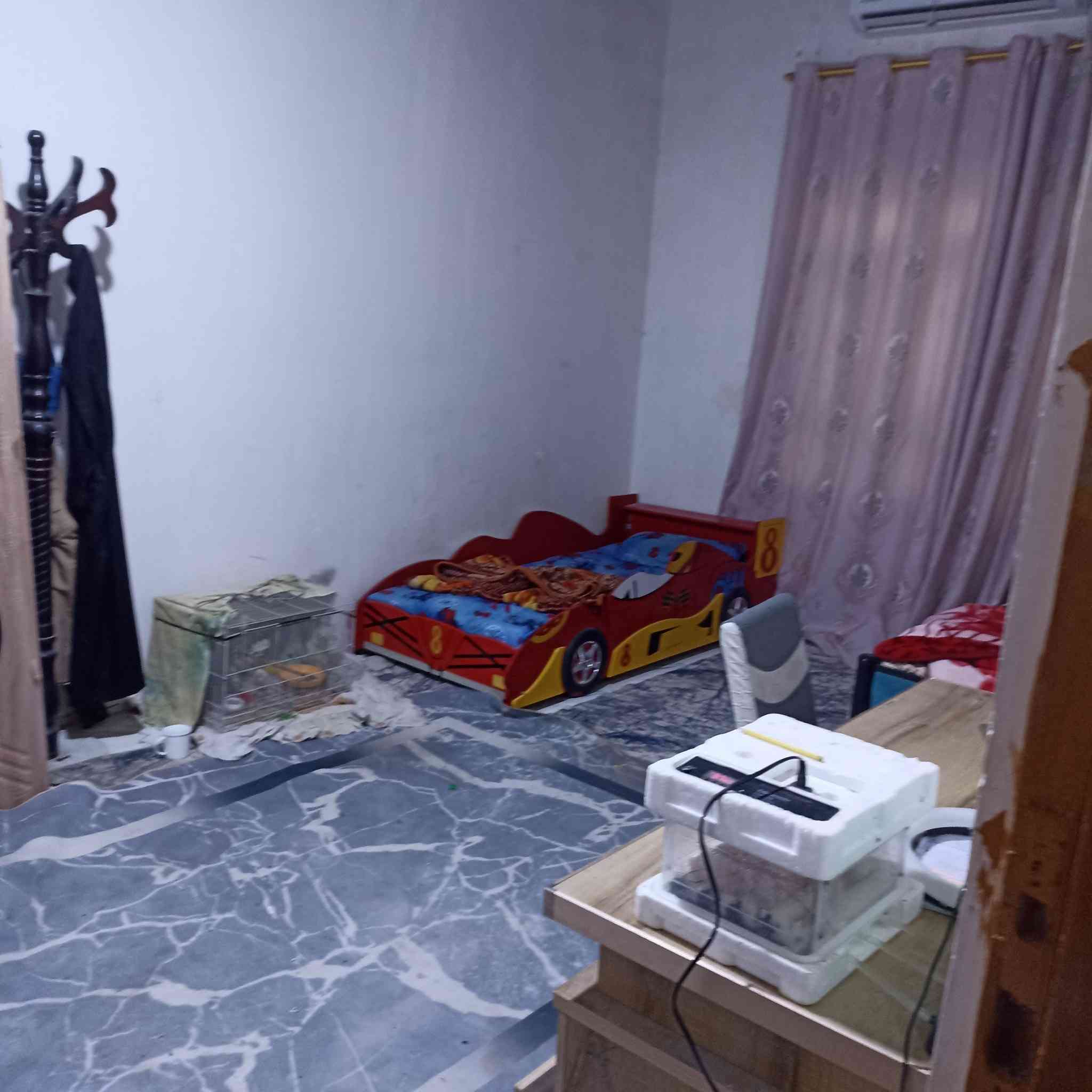 السلام عليكم يعلن مكتب عقارات الرحمن عن توفير بيت للبيع في ابو الخصيب بابو كوصره بشارع ملعب ضياء حماد البيت طابقين الطابق الاول غرفه نوم واحده وديوان ومطبخ وصحيات وصاله وكراج والطابق الثاني ثلاثه غرف نوم وصاله ومساحه.        البيت 125متر والسعر100وقابل التفاوض والاستفسار.              الاتصال على الرقم الهاتف.        ***********.           او مراسلتني على الوات ساب او على الخاص
