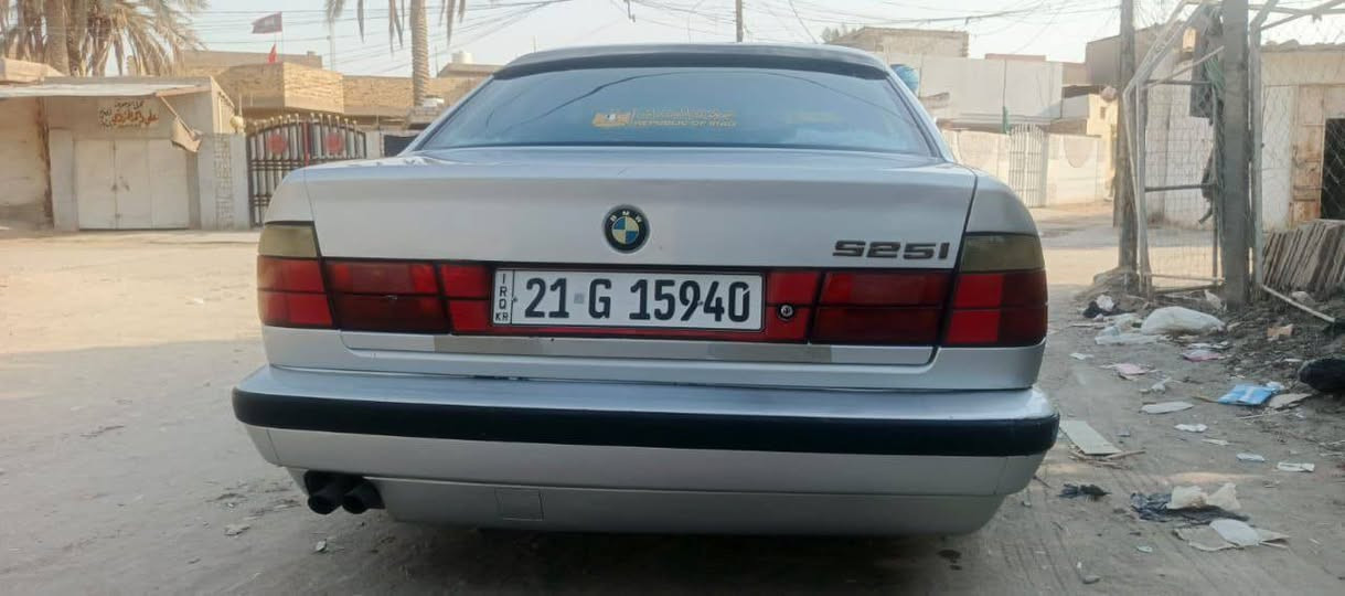 للبيع BMW 525i موديل 1990
اللهم صلي على محمد وآل محمد 🌺 
وينها جنايه BMW 525i
مكفولة من الضربة
صبغ جماليه 
كير ومحرك على الشرط
حدادية 70% أمامي
بيها سستم صوت
تبريد فول 
دواخل نضيفه 
كهربائيات كلها شغاله 
على شرط اذا السرعه مو 
240 سياره مرجوعه 
وترا الصور مخربه سياره الله يشهد 
السعر 66 
تريد تحويل تريد وكاله 
مكانها نجف 
لا يتصل إلا الجاد

***********

