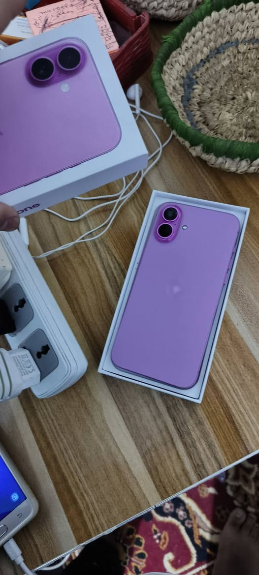 (مكلف بلنشر من رخصة الادمن) 
(إيفون 16بلس كوبي) 
ذاكرة256 يدعم 40الىFPS 60
بطارية 100
جهاز نضيف ومرتب
سعرة 200ألف وبي مجال
لون الجهاز وردي
لتواصل ***********
مكاني ديالى بعقوبة كاطون الرحمة
