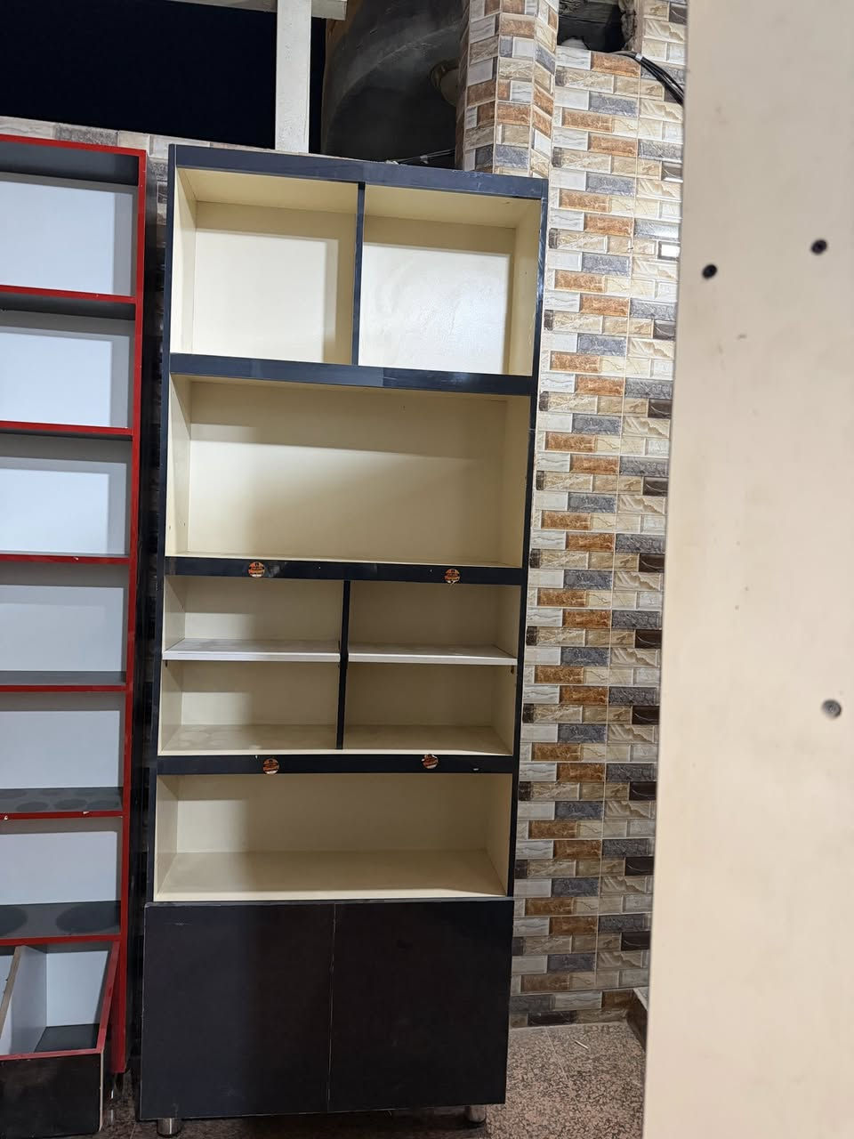 السلام عليكم فاترينات عدد ٥ مع ميز كاشير مع رفوف ام دي اف ثقيل استخدام شهر الرفوف اللوح عدد ٢٨ لوح طول متر و٢٠ وعمق ٣٠ سم
المساطر طول القطعه متر و٢٠ عدد ٢٩
مع شيال عدد ٦١ا. البيع شلعه وحده وسعر مناسب مكاني نجف حي ميسان اي استفسار عالرقم ***********
