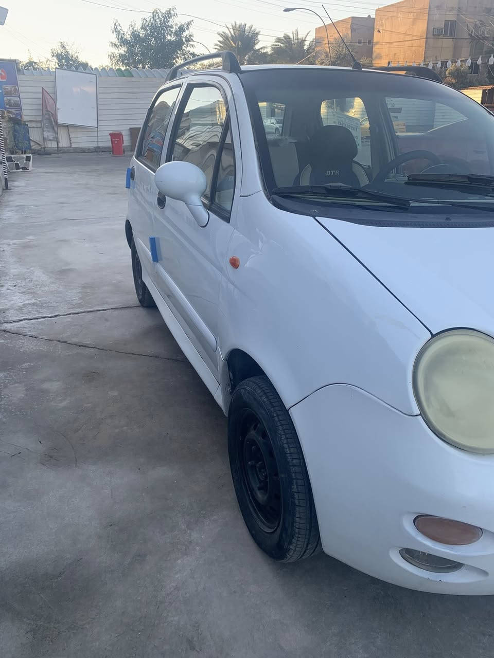 السلام عليكم كيوكيو مكفوله من اي ضررر تخم تاير  اي نقص ما بيها من إيدك على الشارع اتصل ***********
