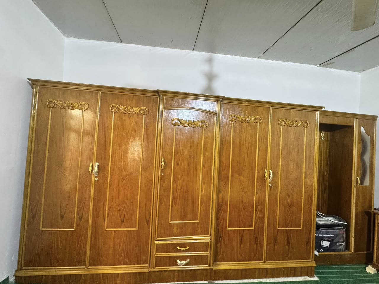 للبيع غرفه نوم كامله تفصال للاستفساريرجى التواصل على الرقم ***********
